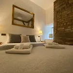 Royal Mile Balconies By The Castle 5* Edinburgh