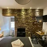 Royal Mile Balconies By The Castle Apart Otel 5*
