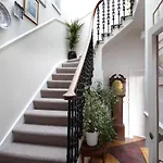 Πανσιόν Sheens House 3*