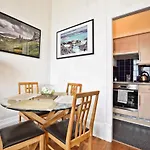 Cozy 2 Bedroom At Heart Of The *