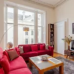 Cozy 2 Bedroom At Heart Of The