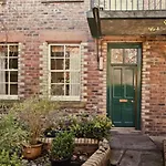 The Cosy Courtyard * إدنبرة
