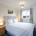 Ideal Location With Free On-site Private Parking 公寓 *