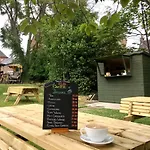 No6 West Coates 3* エディンバラ