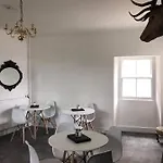 鹿头旅馆 *