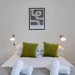 Centre 2 Bedroom Main Door Appartamento