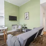 Centre 2 Bedroom Main Door Appartamento
