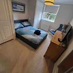 Cosy Roseburn Apartment, - 2 Bedrooms, Free Parking * Edinburgh
