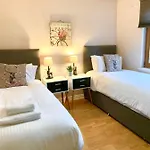 アパート 5 Bedroom Penthouse *