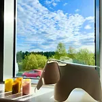 Beautiful Modern Sea-side In The * Эдинбург