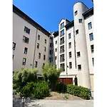 Apartment Joivy Affordable 3,4,5 And 12 Bed Private Flats Next To Royal Mile (adults Only) *