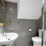 Πανσιόν Sheens House 3*