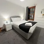 2br Flat Historic Centre Sleeps 5