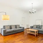 The Place מלון