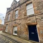 Boyds Entry Flat Old Town *