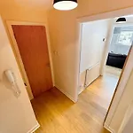 Apartman Arthurs Penthouse - Central Leith Walk 2-storey - Free Parking & Fast Wifi Edinburgh