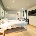 Stay Central Hotel Otel 3*