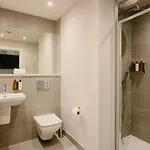 33 Castle Terrace Apartmanhotel 4*