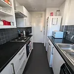 Daire Lovely 3-bed Flat *