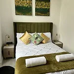 Cosy Apartment, Free Street Parking
