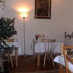 Adam Drysdale House 3*