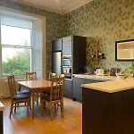 Georgian Townhouse In Centre *