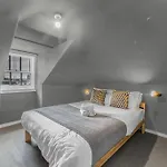 Super Spacious 4 Bed, Sleeps 6 Edinburgh