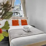Apartment Super Spacious 4 Bed, Sleeps 6