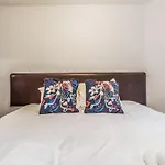 Cozy At Castle, Parking * אדינבורו