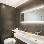 מלון The Place 4*