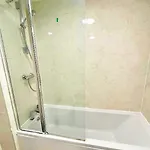 別荘 Newbuild - 3 Bedrooms, 2 Baths,5 Mins From Airport エディンバラ