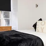 Appartamento Joivy 3br Flat In Haymarket With Free Parking