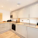 Joivy 3br Flat In Haymarket With Free Parking Appartamento