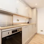 Joivy 3br Flat In Haymarket With Free Parking Edimburgo