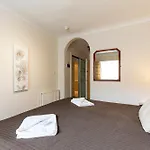 Hotel Arden Guest House, Craigmillar Castle