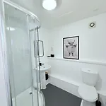 Old Town - Royal Mile Neighbour 2-bed, 2-bath Apartamento Edimburgo