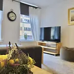 Old Town - Royal Mile Neighbour 2-bed, 2-bath Apartamento *