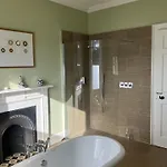 Georgian Townhouse In Centre