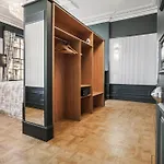 Bonnie - Smart Boutique - Haymarket 4*