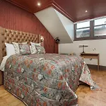 Bonnie - Smart Boutique - Haymarket 4*