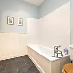 Charming With 2-bathroom And Private Entrance * Edinburgh