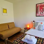 The Robin House In Ravelston Holiday home Edinburgh