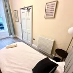 The Handy Hub Luxury Victorian - Fast Wifi &