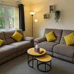 Elegant 2 Bed-ground Floor *