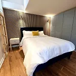 Stylish 2br - Walk To Attraction *