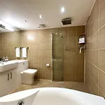 Stylish 2br - Walk To Attraction
