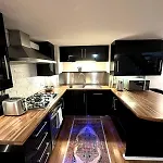 Stylish 2br - Walk To Attraction