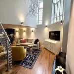 Stylish 2br - Walk To Attraction Apartamento