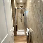 2 Bed Flat In * إدنبرة