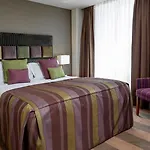 Hill Place 4*